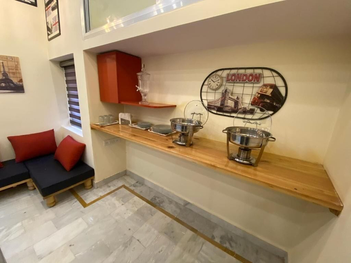 Others 4, Backpackers Den, Lucknow
