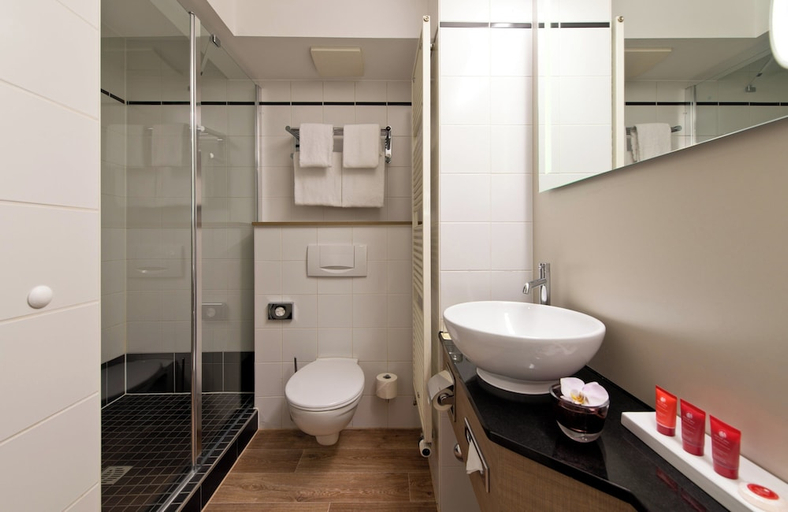 Bathroom 5, Leonardo Hotel Munich City Olympiapark, München
