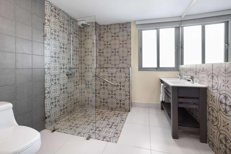 Bathroom 5, Gran Hotel Europa Trademark by Wyndham, Distrito Nacional
