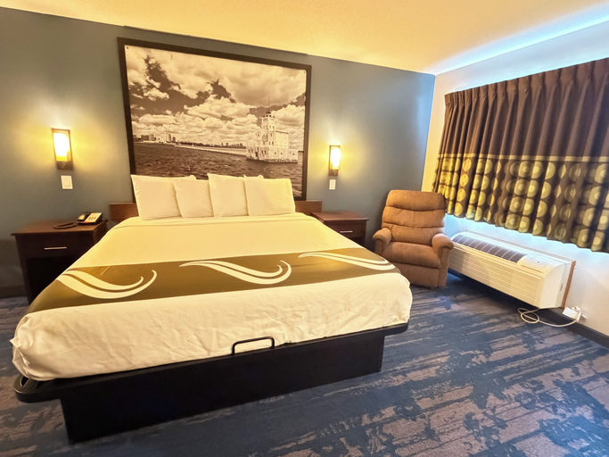 Bedroom 1, Northwood Inn Prairie Du Chien, Crawford