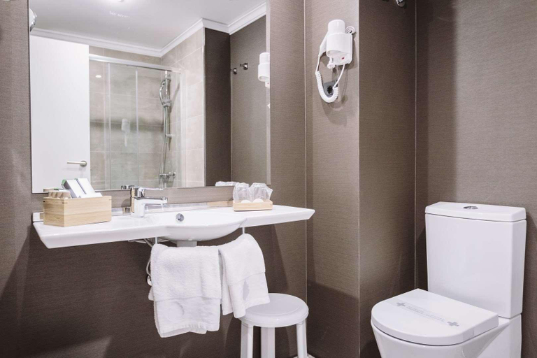 Bathroom 4, ILUNION ABANDO, Vizcaya