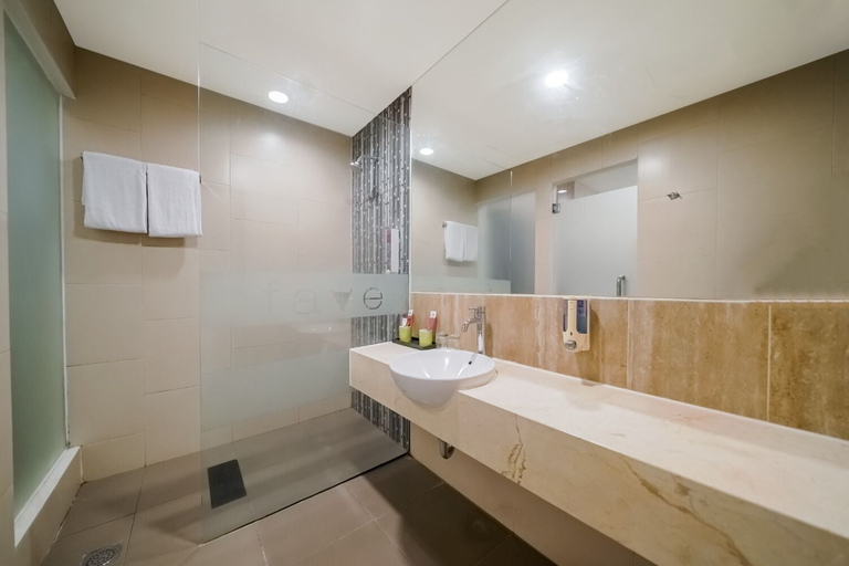 Bathroom 4, favehotel Pluit Junction, Jakarta Utara