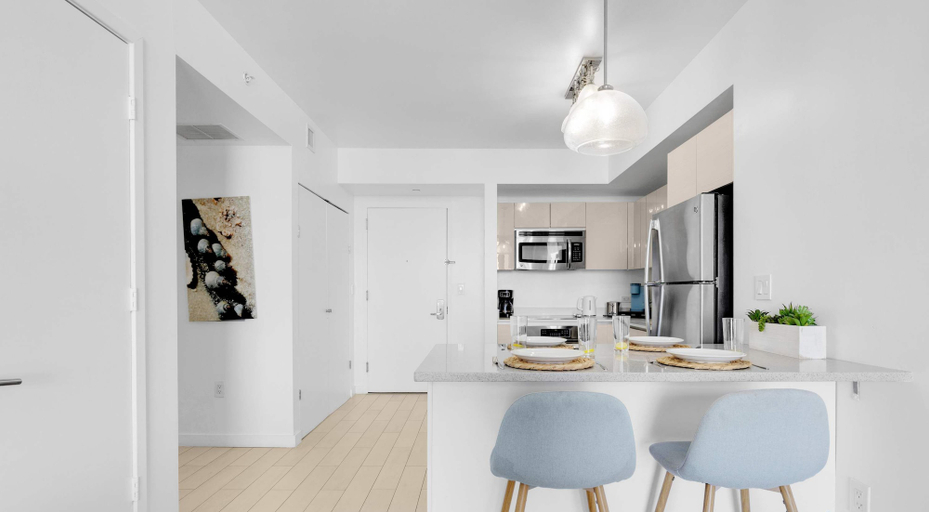 Others 3, Modern 2BR 2BA Oasis Pool, Broward