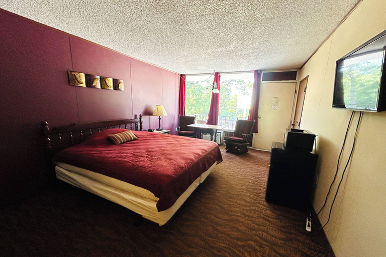 Bedroom 3, Colonial Mountain Inn Branson MO, Stone