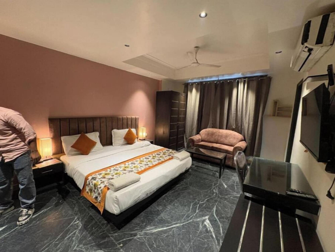 Bedroom 3, The Centrum, Delhi