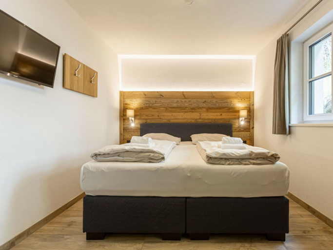 Others 4, Superior Holiday Home # 5C With Sauna, Zell am See