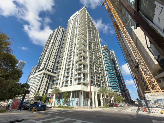 Others 2, Modern Downtown Miami Apt w/ Balcony, Miami-Dade