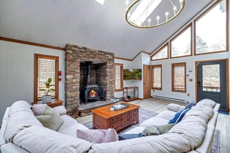 Others 2, Bright 4BR Home in Big Bass Lake, Wayne