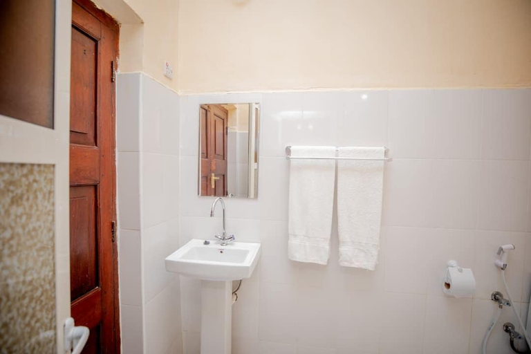 Others 4, Cathedral Hotel, Mjini