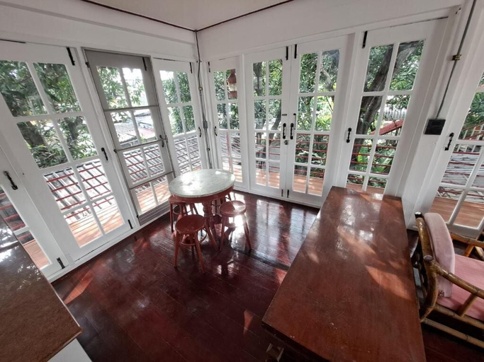 Others 5, Casa Scarlet, Bang Plad