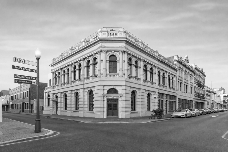 Others 4, The Mason, Fremantle