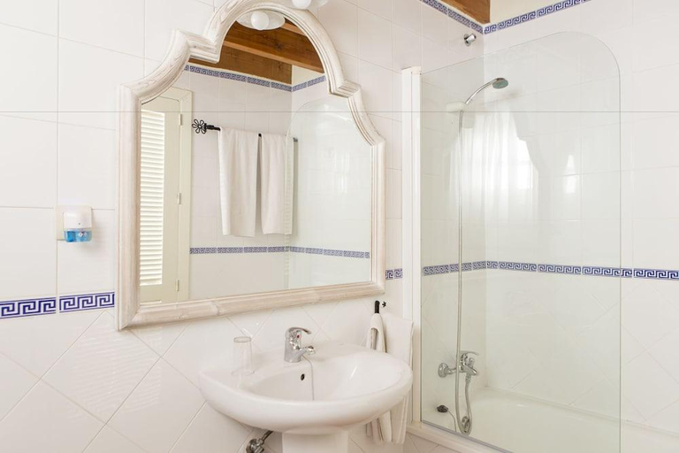 Bathroom, Hotel Cortijo del Arte - Caminito del Rey, Málaga