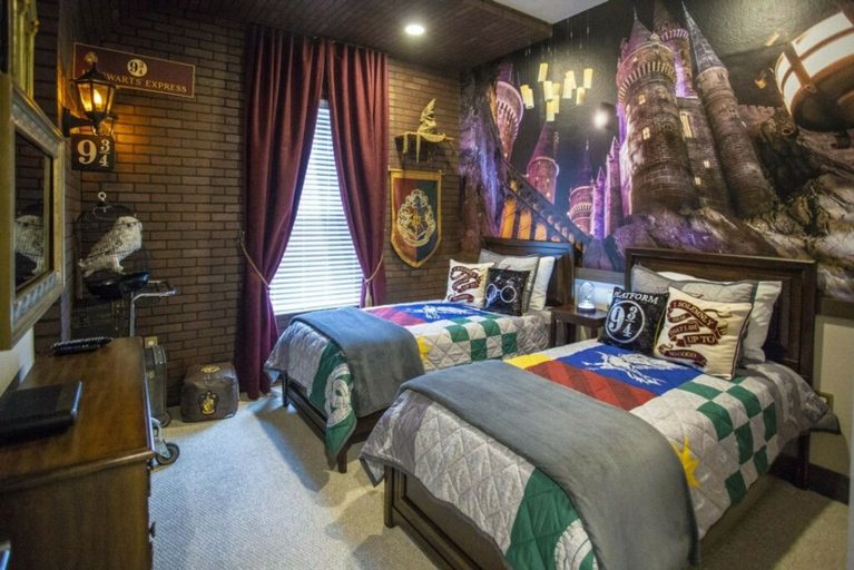 Others 3, 5BR Harry Potter Townhouse 15 min to Disney, Osceola