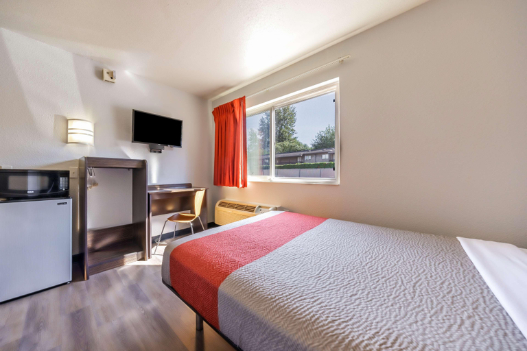 Bedroom 4, Motel 6 Seattle Airport South, SeaTac
