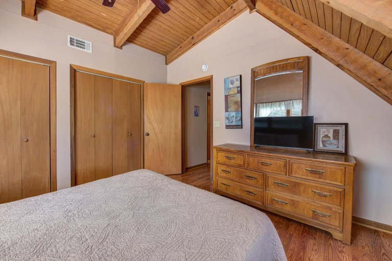 Bedroom 3, Paradise, Sevier