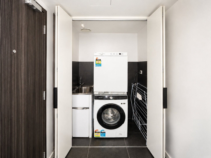 Others 5, Stylish 2-bed Apartment by 888 Collins, Melbourne