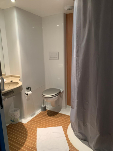 Bathroom 4, Hotel - Macon la Salle, Saône-et-Loire