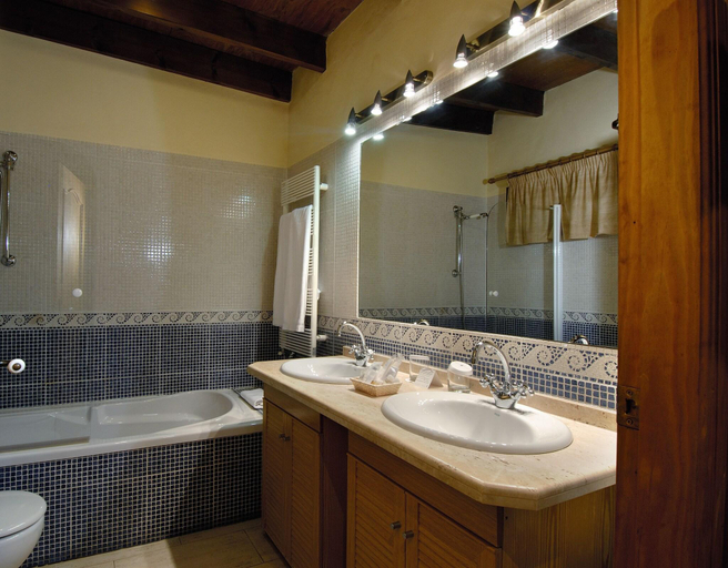 Bathroom 5, Mont-Sant Hotel, Valencia