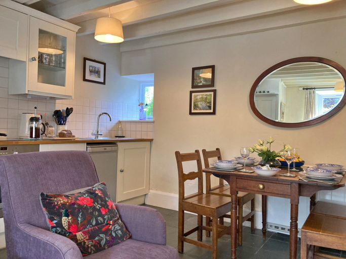 Others 4, Charming Snowdonia Cottage for 4, Conwy