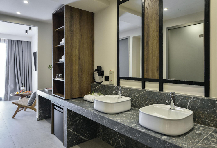 Bathroom 5, Aristoteles Holiday Resort & Spa, Central Macedonia