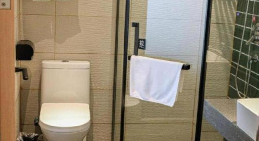 Bathroom 3, GreenTree Inn Express Yingtan Yujiang Railway Station, Yingtan