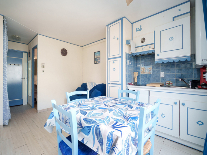 Others 3, Modern Apartment Near Mole, Hérault