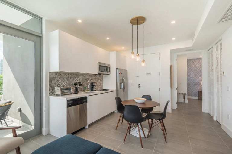 Others 3, 2BR Modern South Beach 5 min to Beach, Miami-Dade