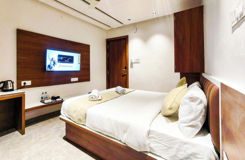 Others 5, Hotel Narayanee, Parbhani