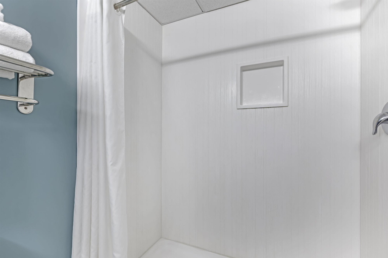 Bathroom 4, Best Western Plus Ocean City, Worcester