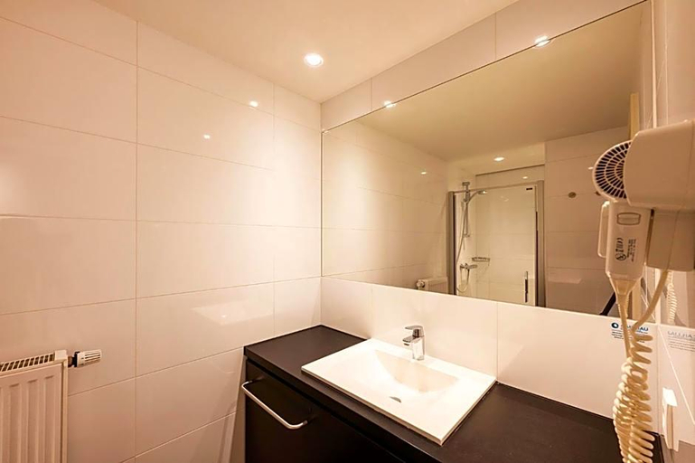 Bathroom 4, Vayamundo Oostende, West-Vlaanderen