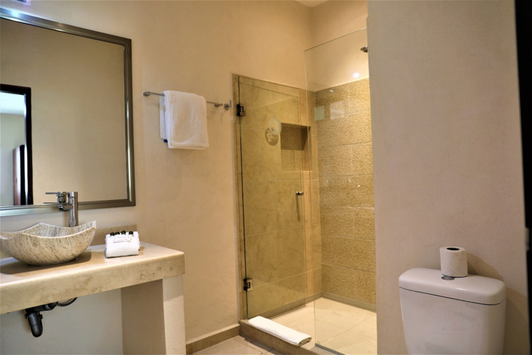 Bathroom 4, Days Inn by Wyndham Playa del Carmen, Cozumel