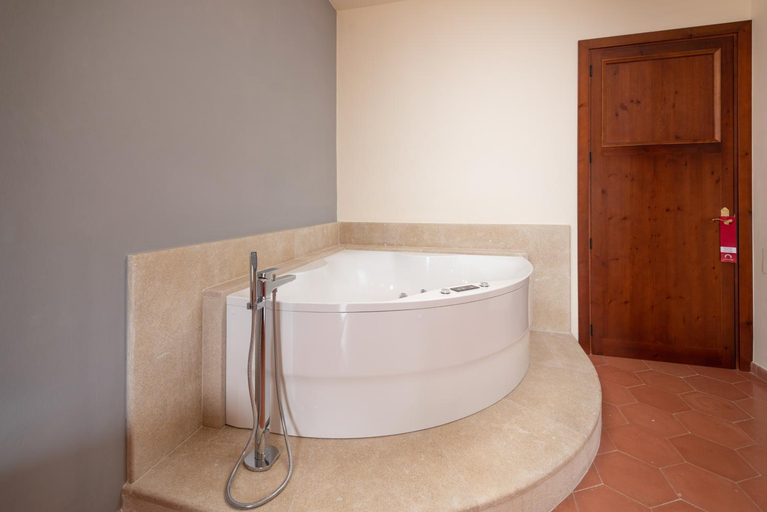 Bathroom 5, Santuari de Cura, Baleares