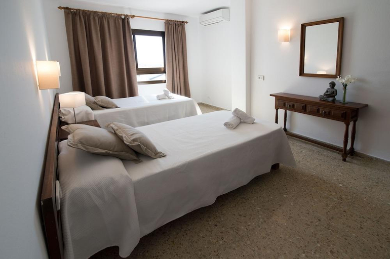 Bedroom 4, Apartamentos Mestret, Baleares