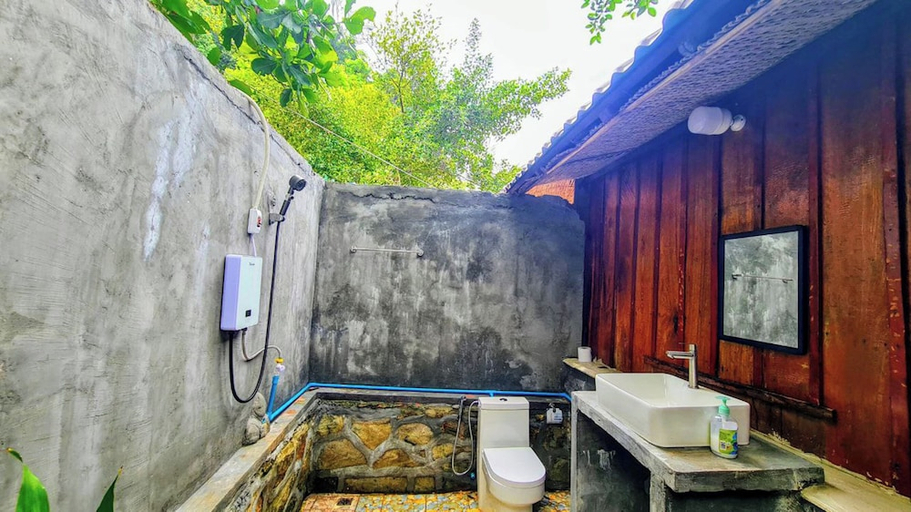 Bathroom 3, Reaksa Villa Koh Rong, Sihanoukville
