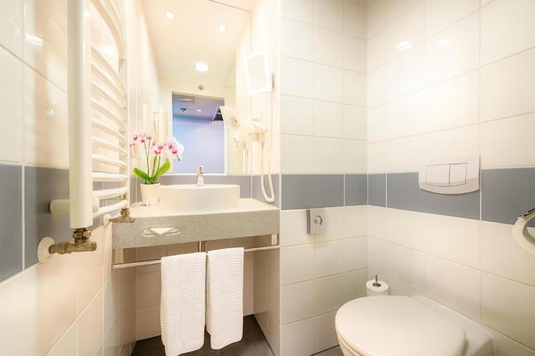 Bathroom 4, CZECH INN Hotel Ferenc, Budapesti