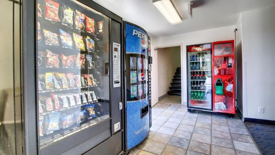 Food & Drinks 5, Motel 6 Normal, IL - Bloomington Area, McLean