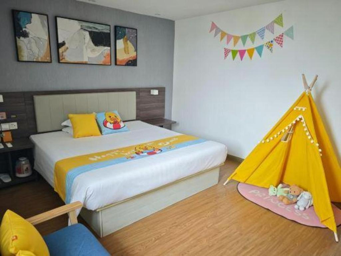 Bedroom 2, 7 Days Inn Guilin Beiji Plaza Yushan Garden, Guilin