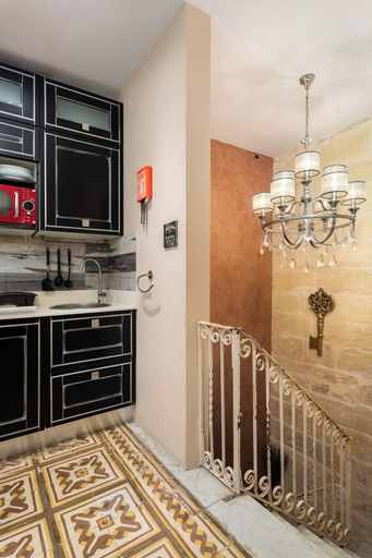 Others 4, Maltese Home w/ Balcony - Valletta