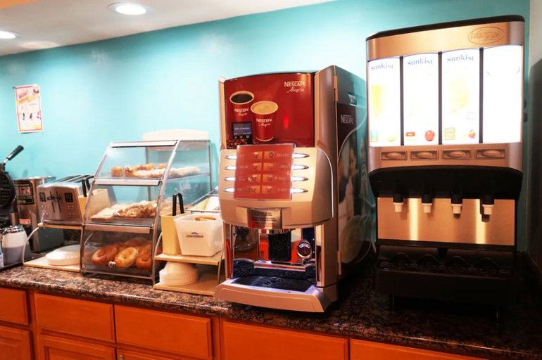 Food & Drinks 5, Howard Johnson by Wyndham Salinas, Monterey