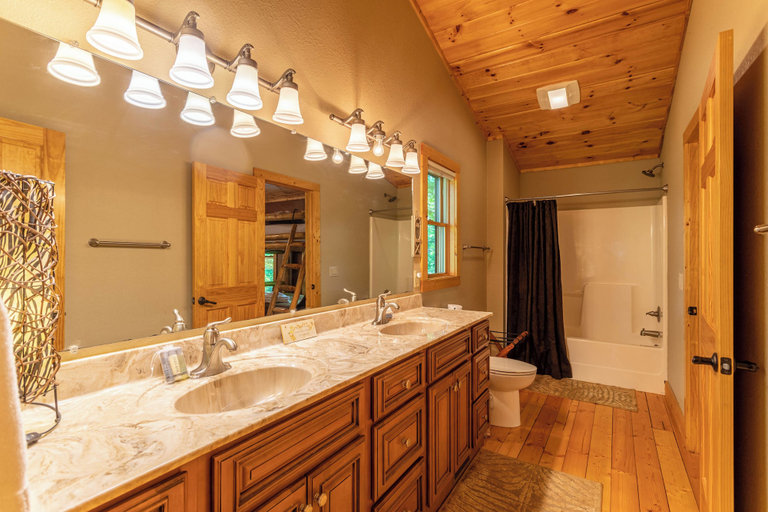 Others 3, Azalea Hill - Mountain Views, Hot Tub, Pool Table, Ping Pong, Watauga