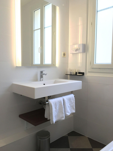 Bathroom 5, Hotel Paris Vaugirard, Paris
