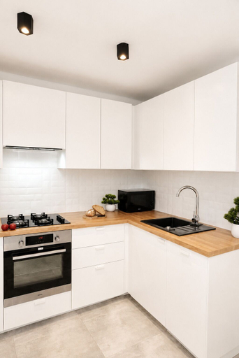 Others 2, Lumina 2-room Apartment near Metro, Warsaw