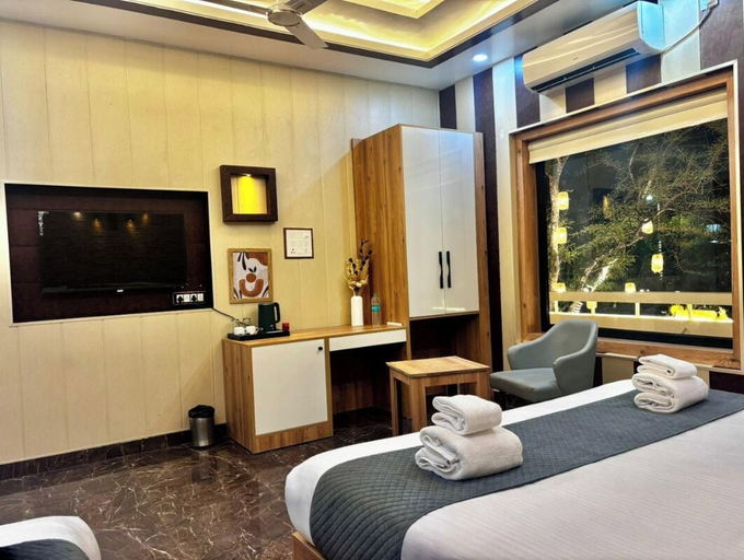 Others 2, RRR Hotel, Faizabad