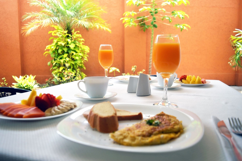 Food & Drinks 5, Mare ApartaSuite, Yumbo