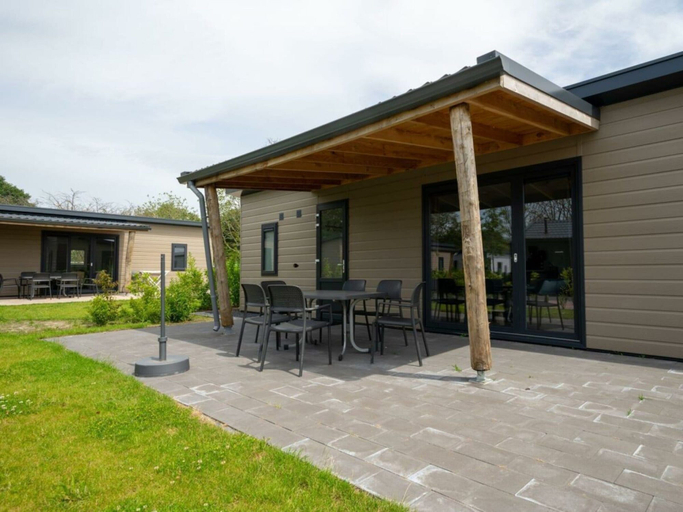Others 4, Holiday Home in Bovenkarspel With Terrace, Stede Broec