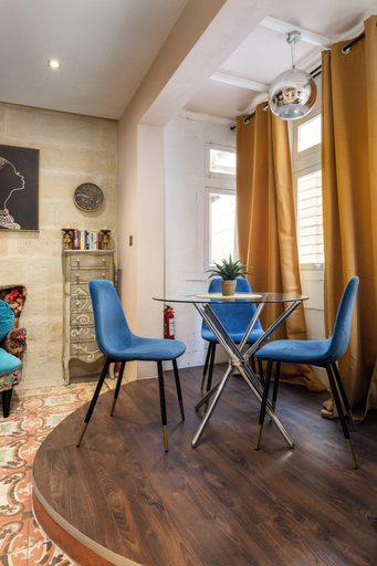 Others 5, Maltese Home w/ Balcony - Valletta
