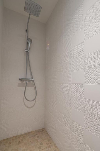 Bathroom 5, Les Cotonnades, Morbihan