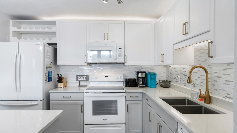 Others 2, Laketown Wharf 809, Bay