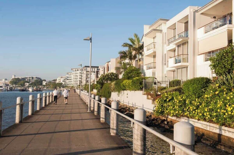 Others 4, Hustle & Bustle! 2 Bed/1bath/1car/pool ~ Teneriffe, Newstead