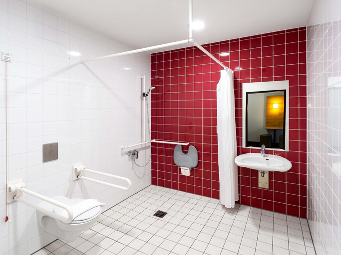 Bathroom 5, B&B Hotel Hildesheim, Hildesheim